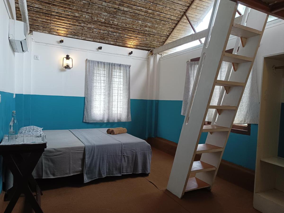 Calaila Hostel Varkala Bagian luar foto